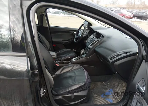 2014 Ford Focus Se z USA, uszkodzony, nr VIN 1FADP3F25EL189571